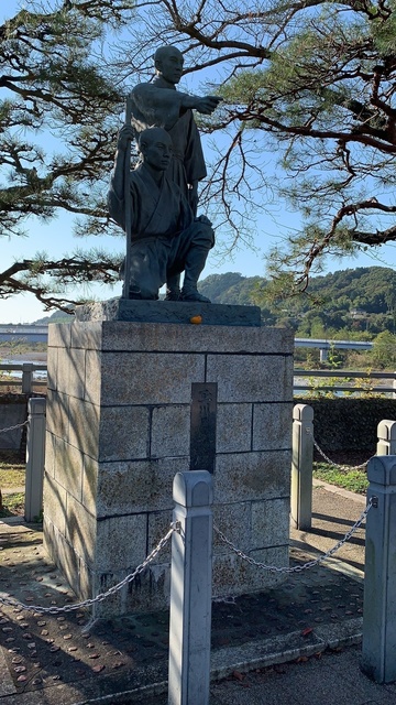 08-02 玉川兄弟の像.JPG